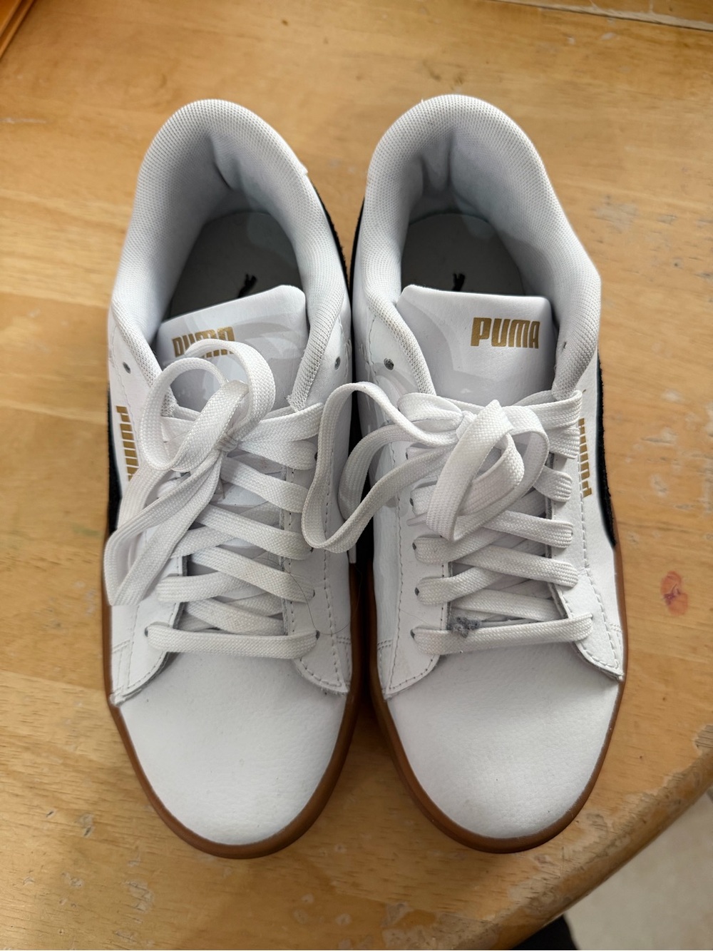 Puma White and Black women’s Low-Top Sneakers with Gum Outsole